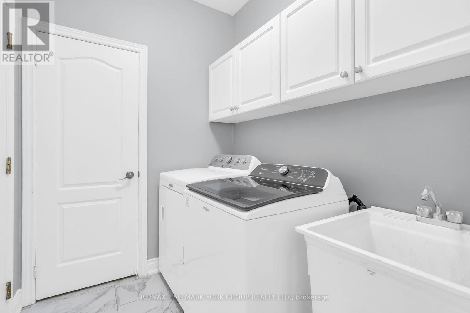 Photo 27 of 39 Farley Circle, Georgina ON