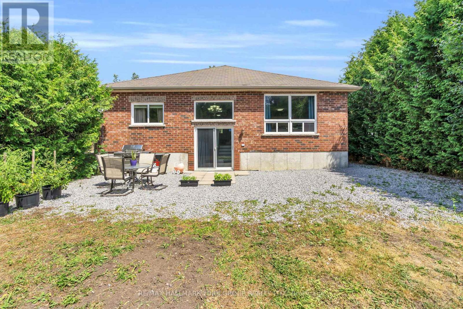Photo 35 of 39 Farley Circle, Georgina ON