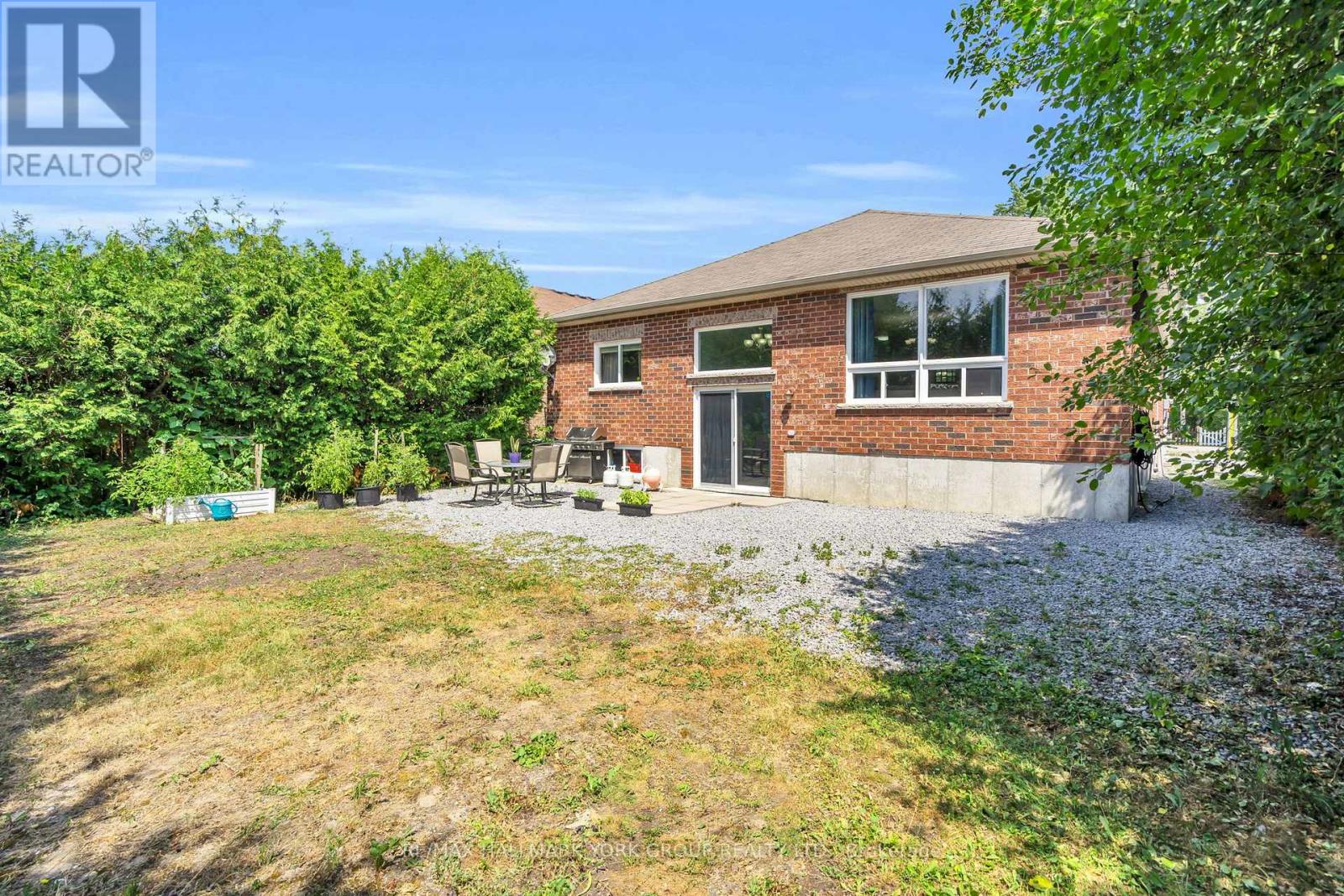 Photo 36 of 39 Farley Circle, Georgina ON