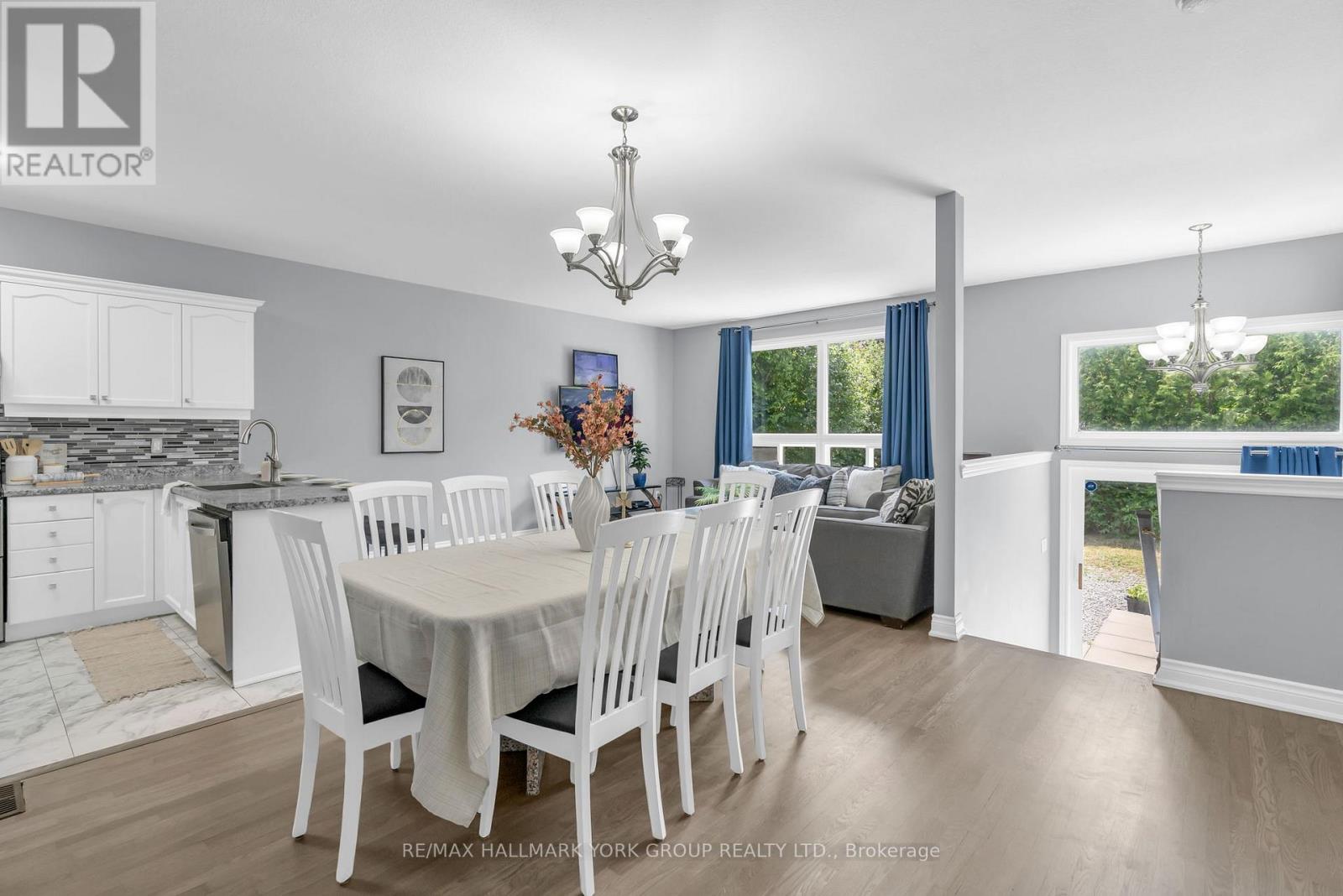 Photo 5 of 39 Farley Circle, Georgina ON