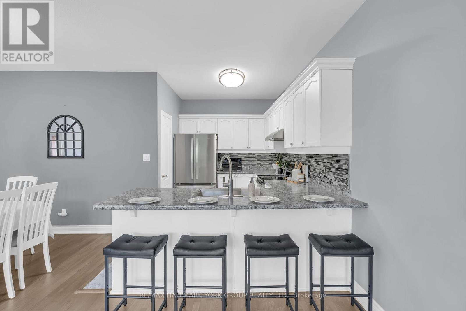 Photo 7 of 39 Farley Circle, Georgina ON