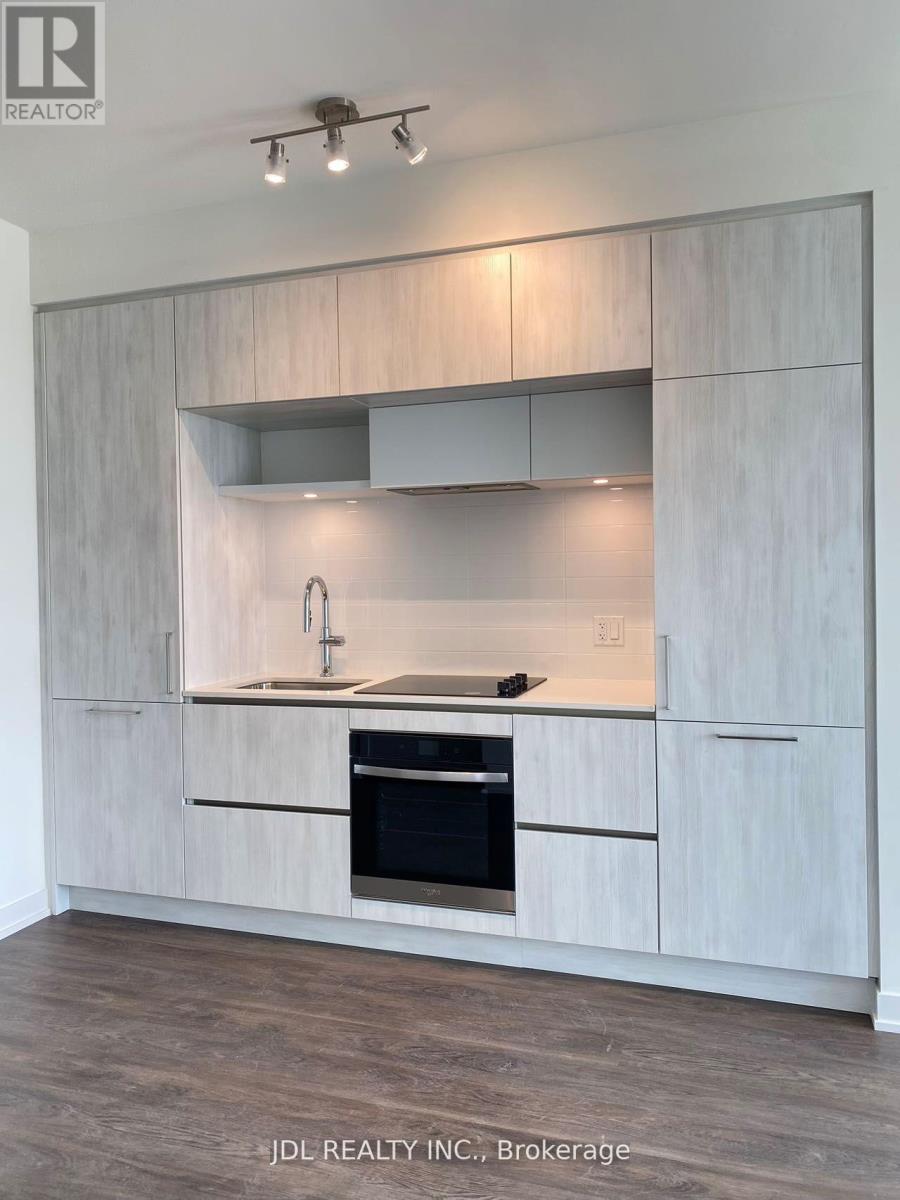 Photo 3 of 831 2 David Eyer Road N, Richmond Hill ON