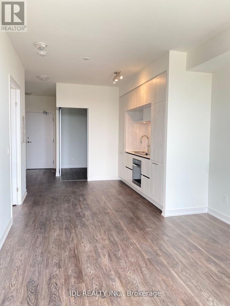 Photo 4 of 831 2 David Eyer Road N, Richmond Hill ON