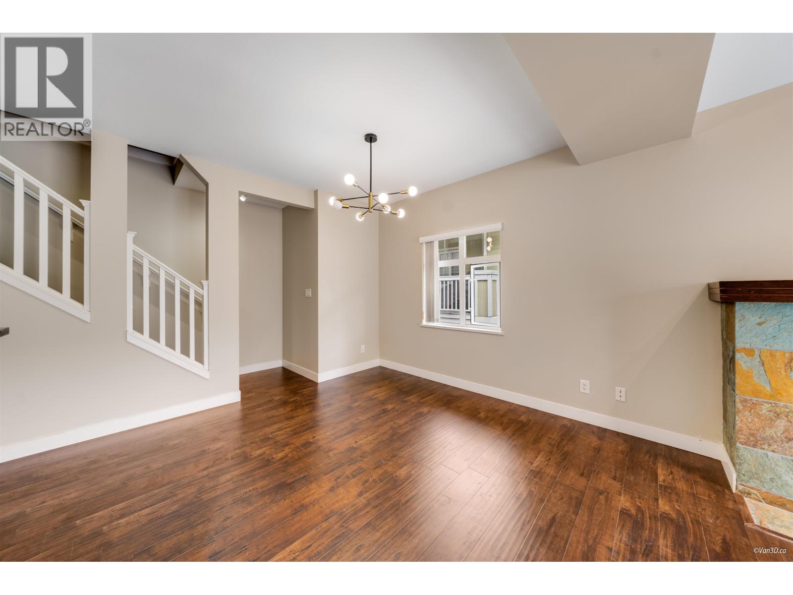 Photo 11 of 18 7388 Macpherson Avenue, Burnaby BC