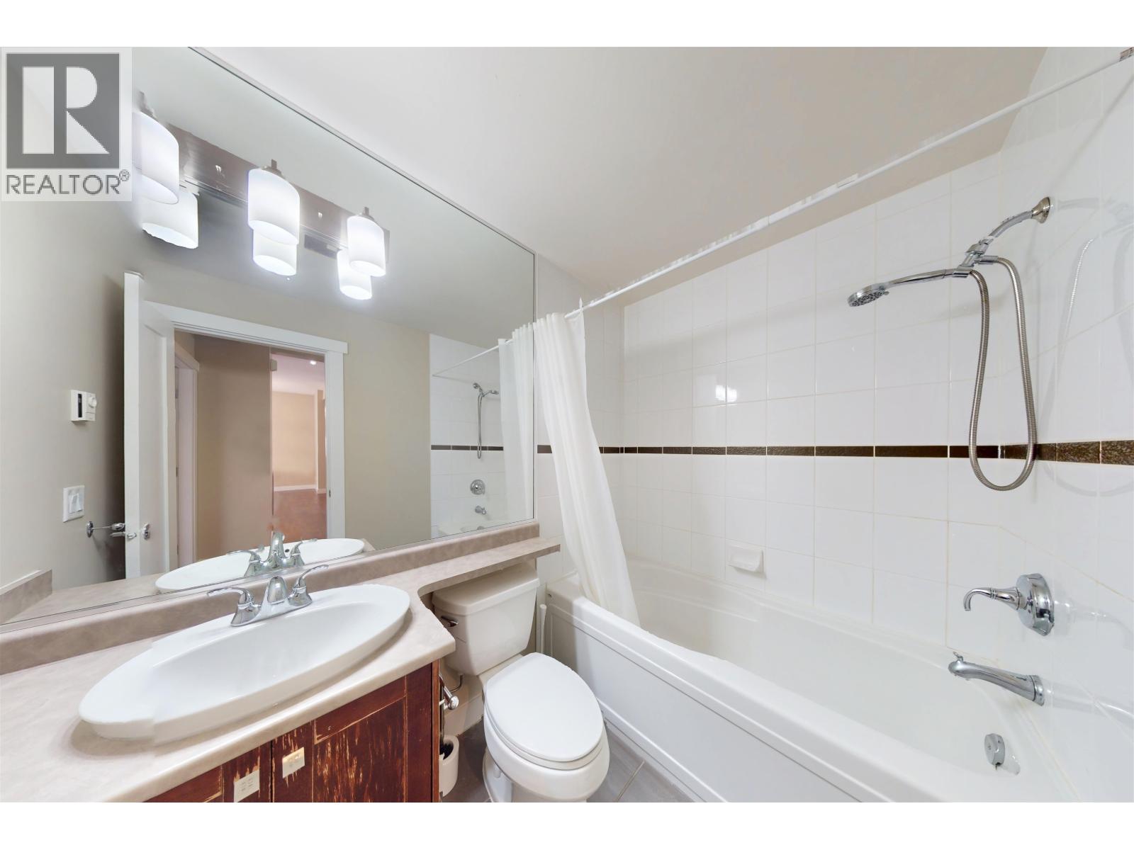 Photo 16 of 18 7388 Macpherson Avenue, Burnaby BC