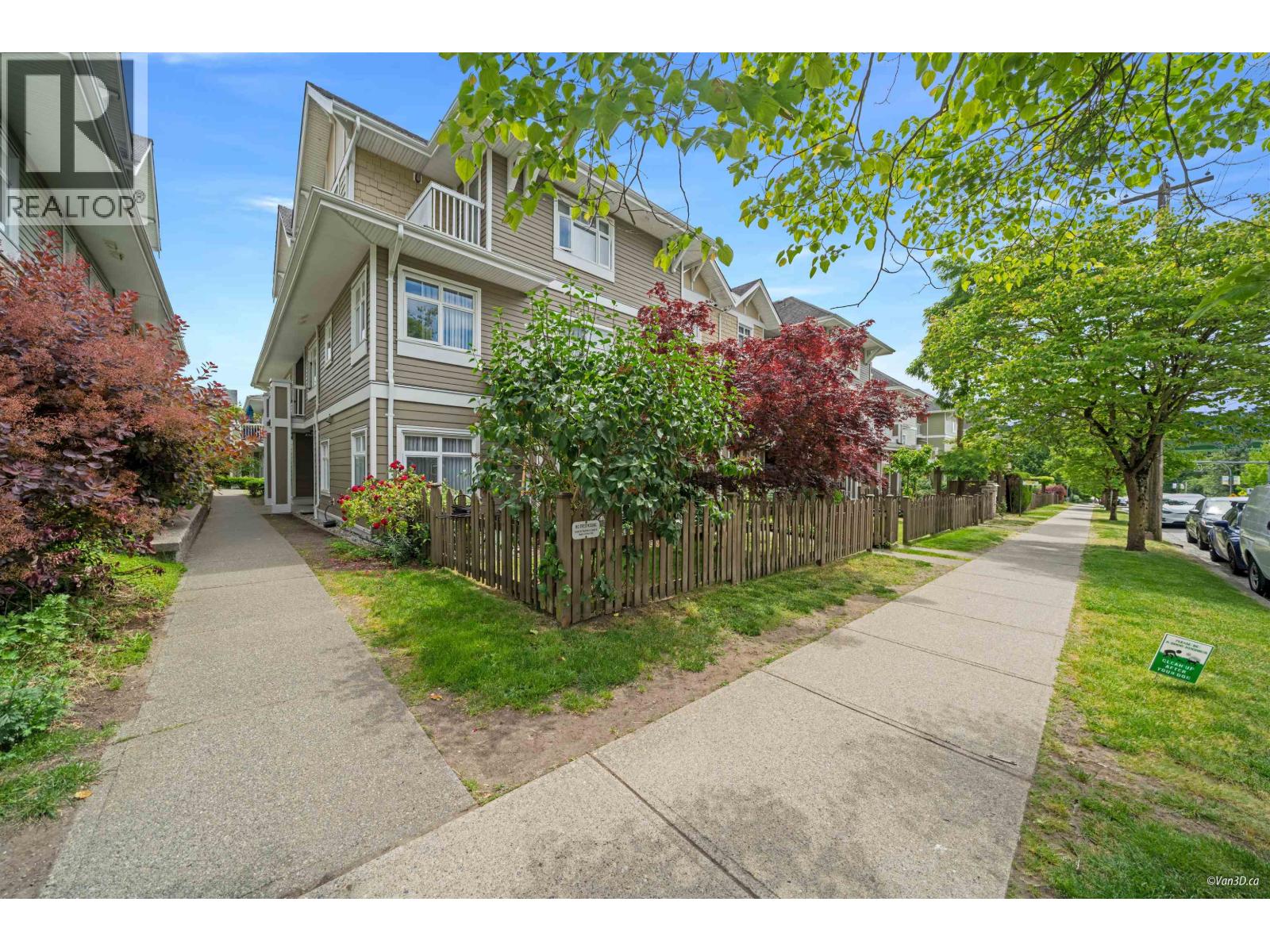 Photo 33 of 18 7388 Macpherson Avenue, Burnaby BC