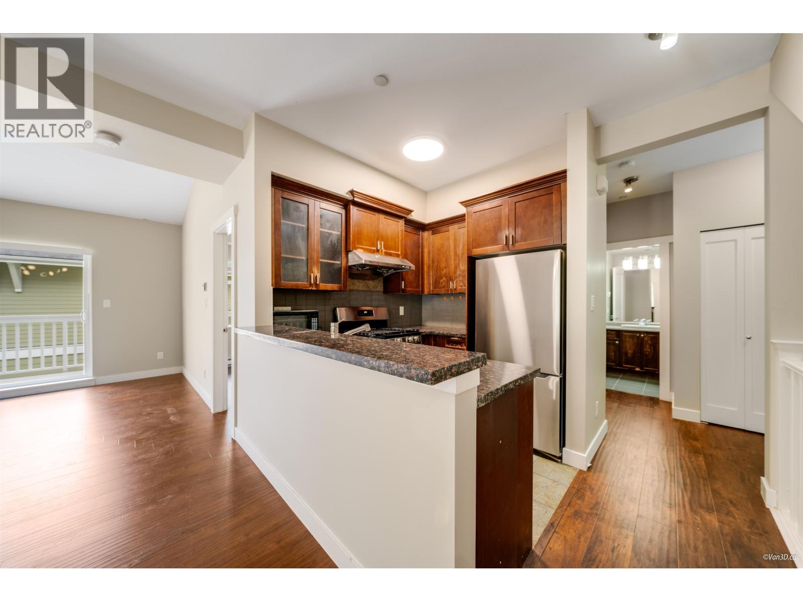 Photo 7 of 18 7388 Macpherson Avenue, Burnaby BC