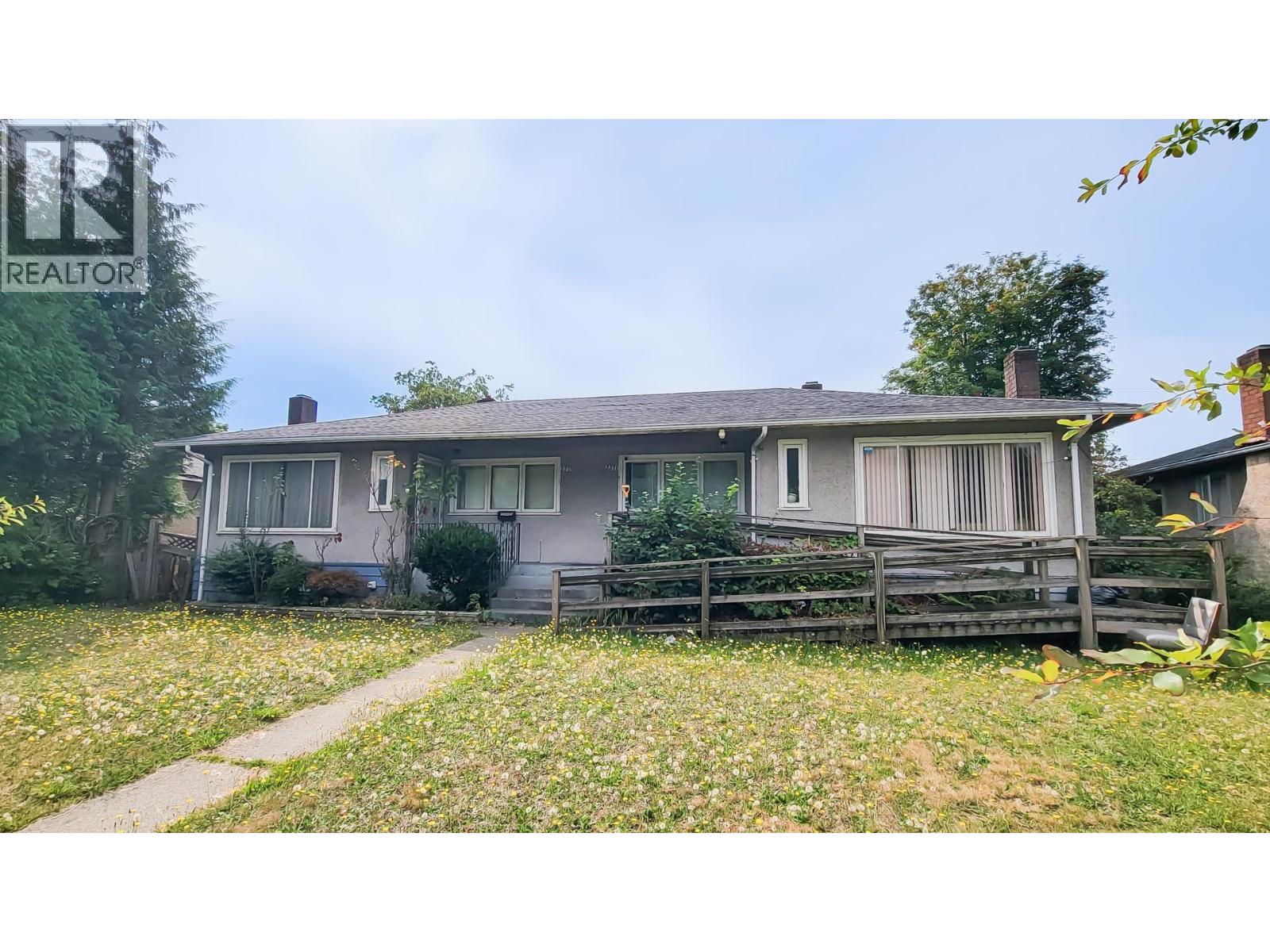 Photo 3 of 2576 S Grandview Highway, Vancouver BC