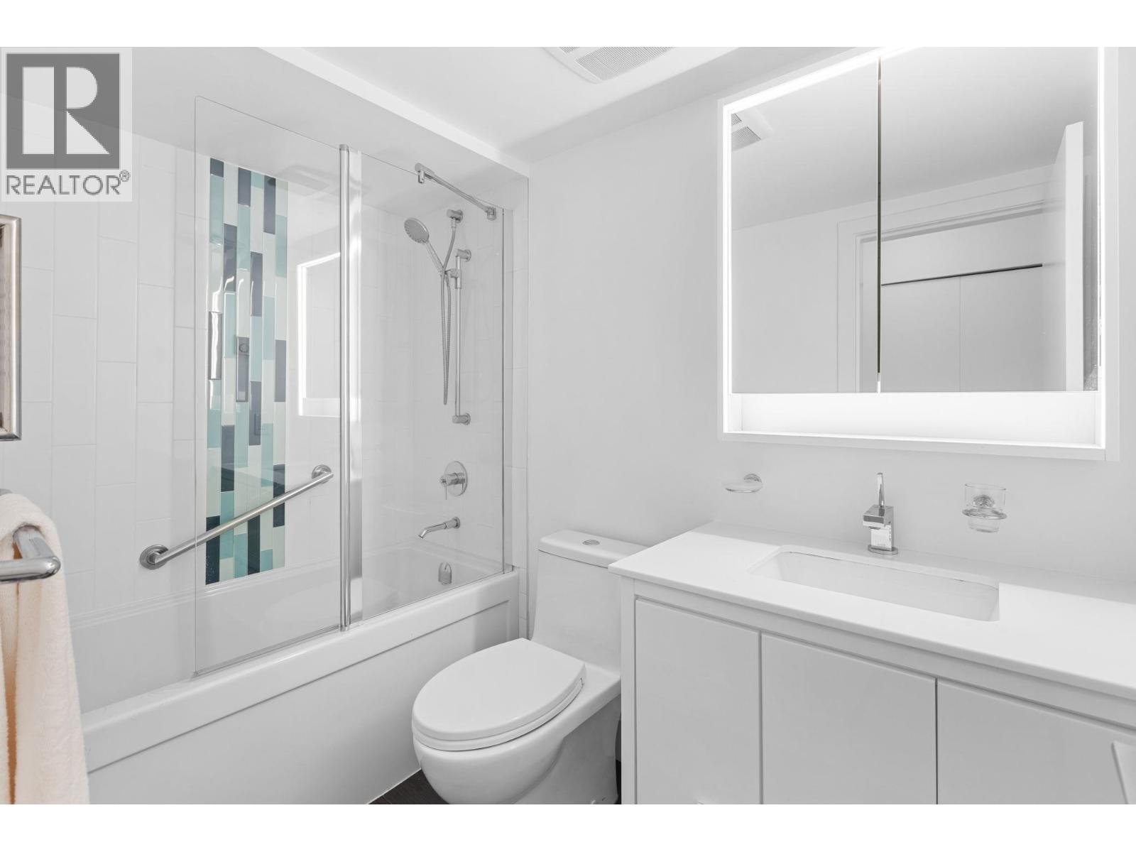 Photo 13 of 202 1422 E 3rd Avenue, Vancouver BC
