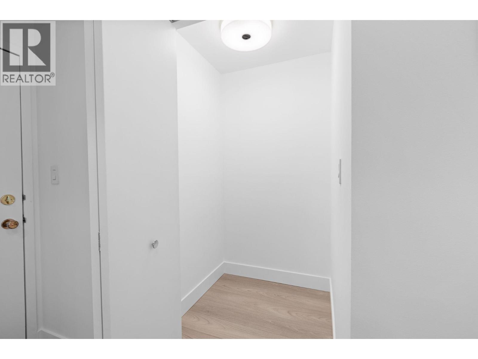 Photo 14 of 202 1422 E 3rd Avenue, Vancouver BC