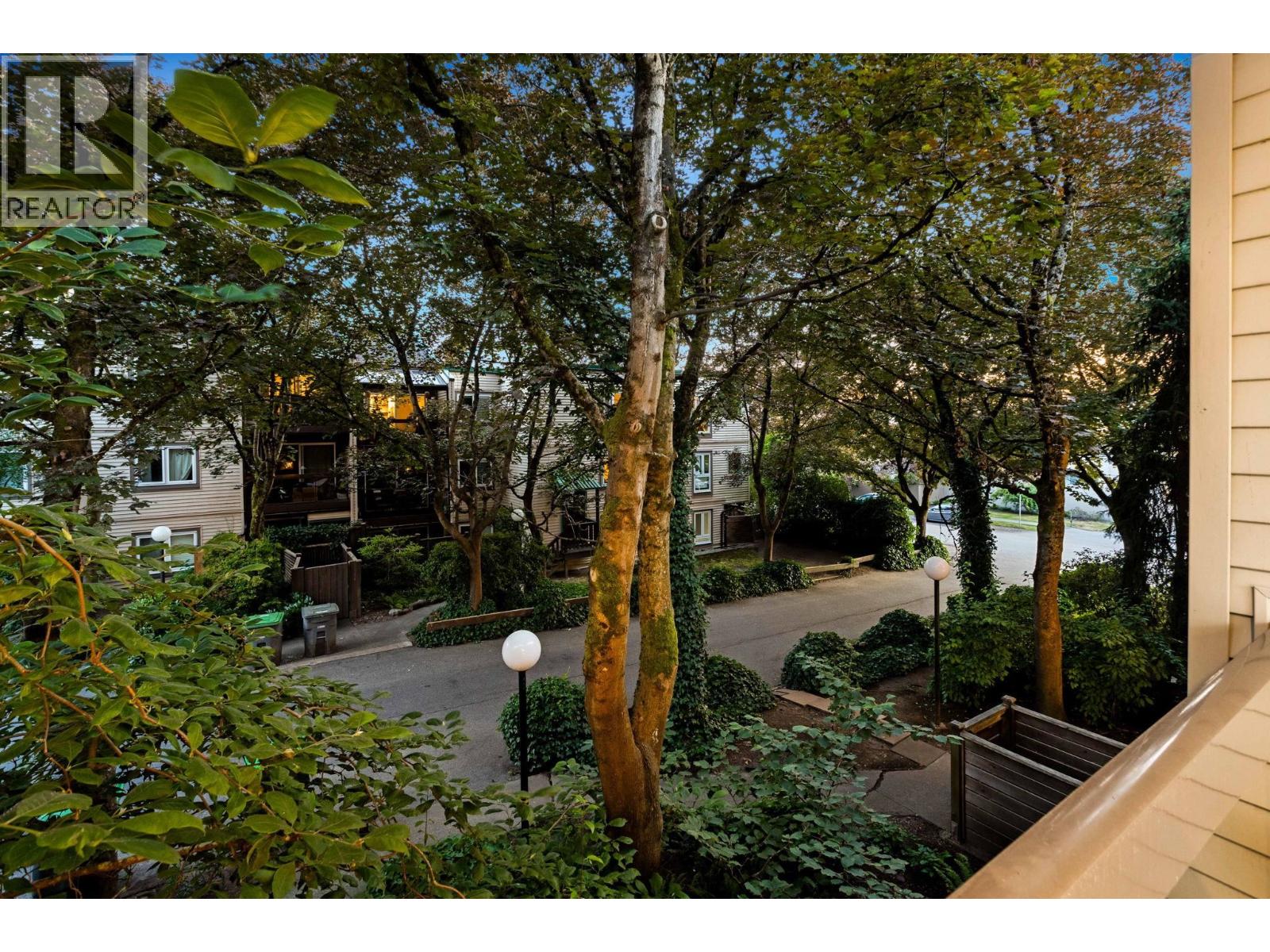 Photo 16 of 202 1422 E 3rd Avenue, Vancouver BC