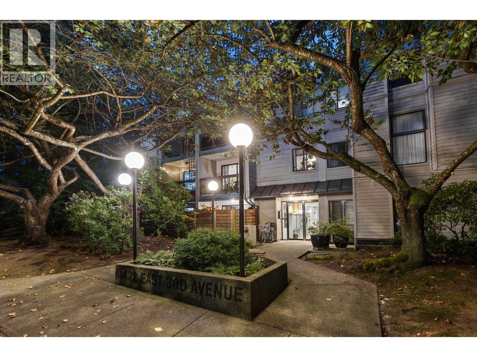 Photo 17 of 202 1422 E 3rd Avenue, Vancouver BC