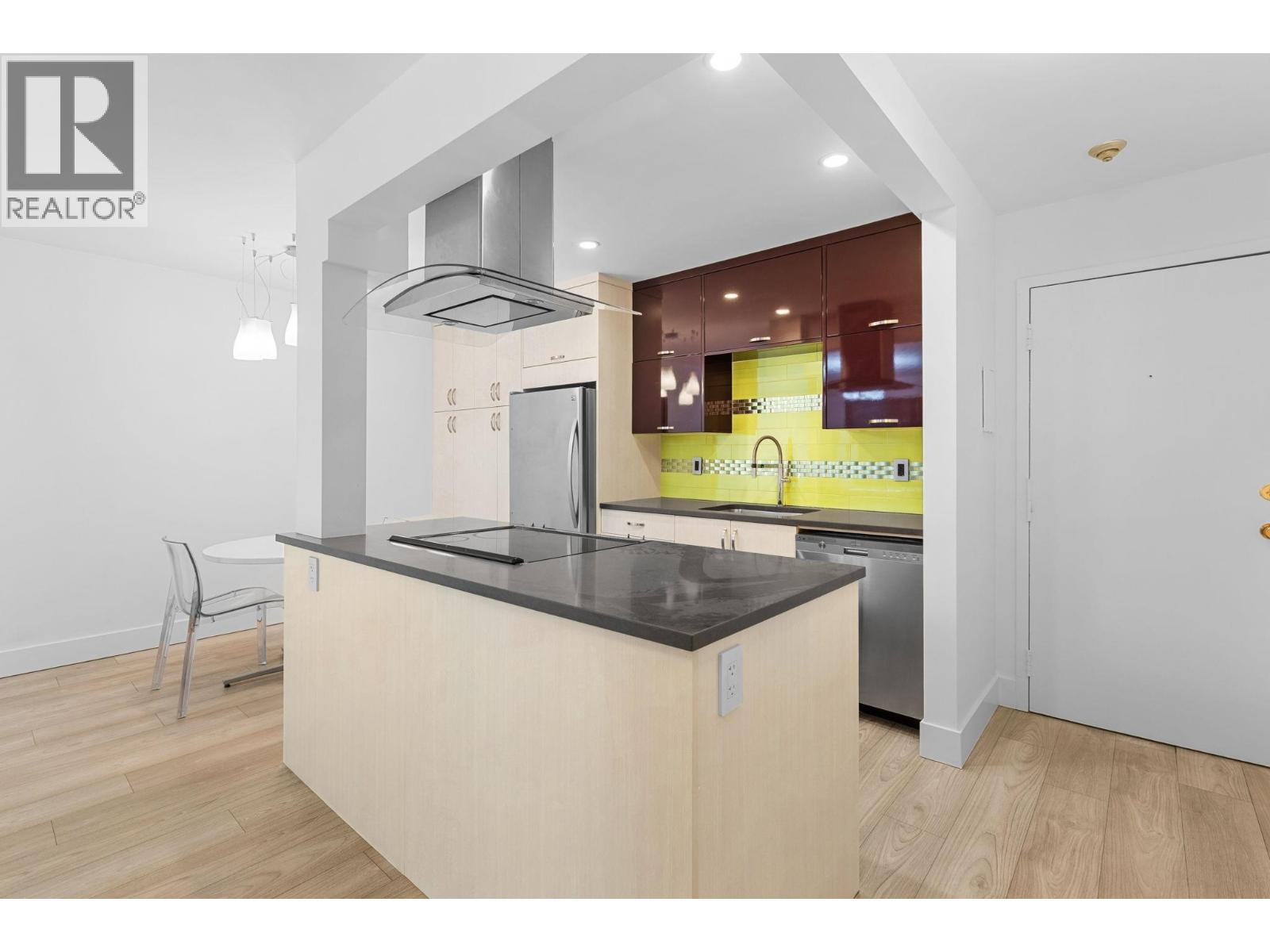 Photo 3 of 202 1422 E 3rd Avenue, Vancouver BC