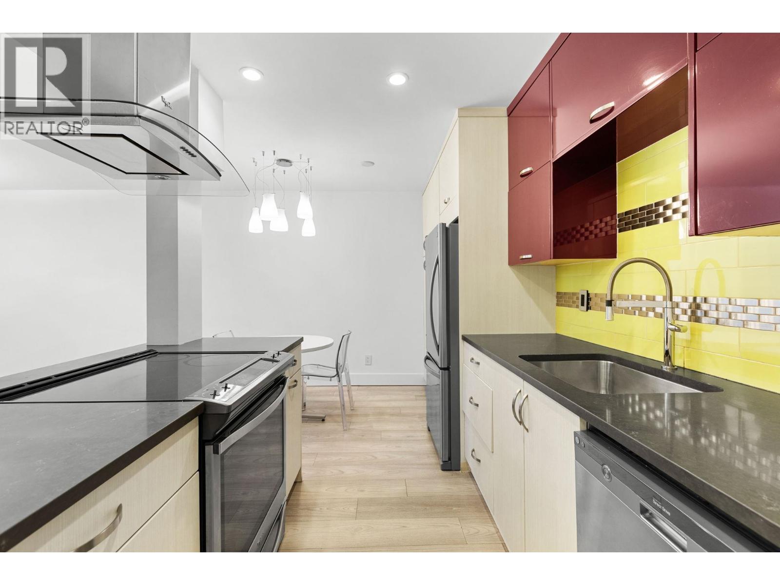 Photo 4 of 202 1422 E 3rd Avenue, Vancouver BC