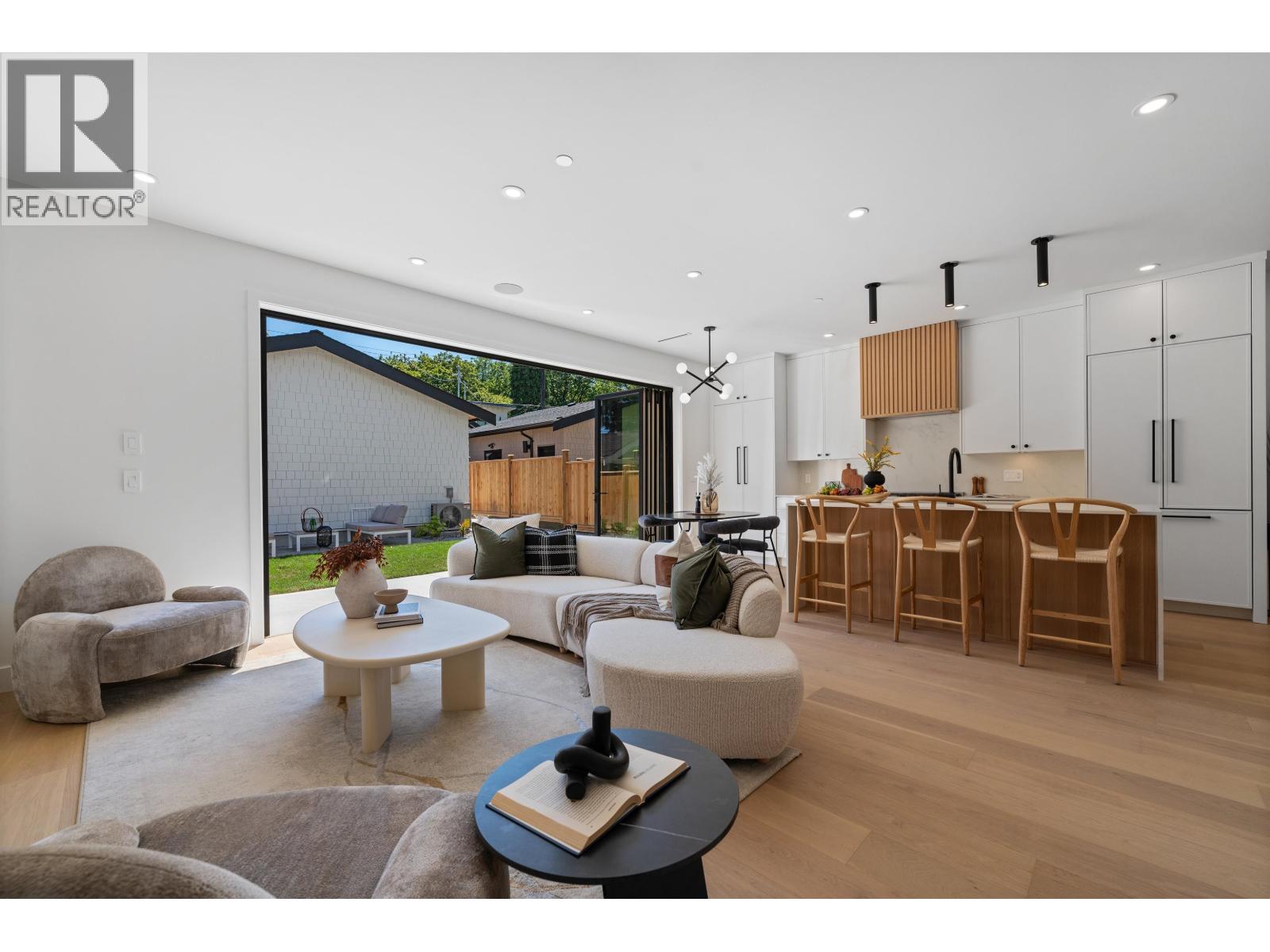 Photo 10 of 2 2846 W 12 Th Avenue, Vancouver BC