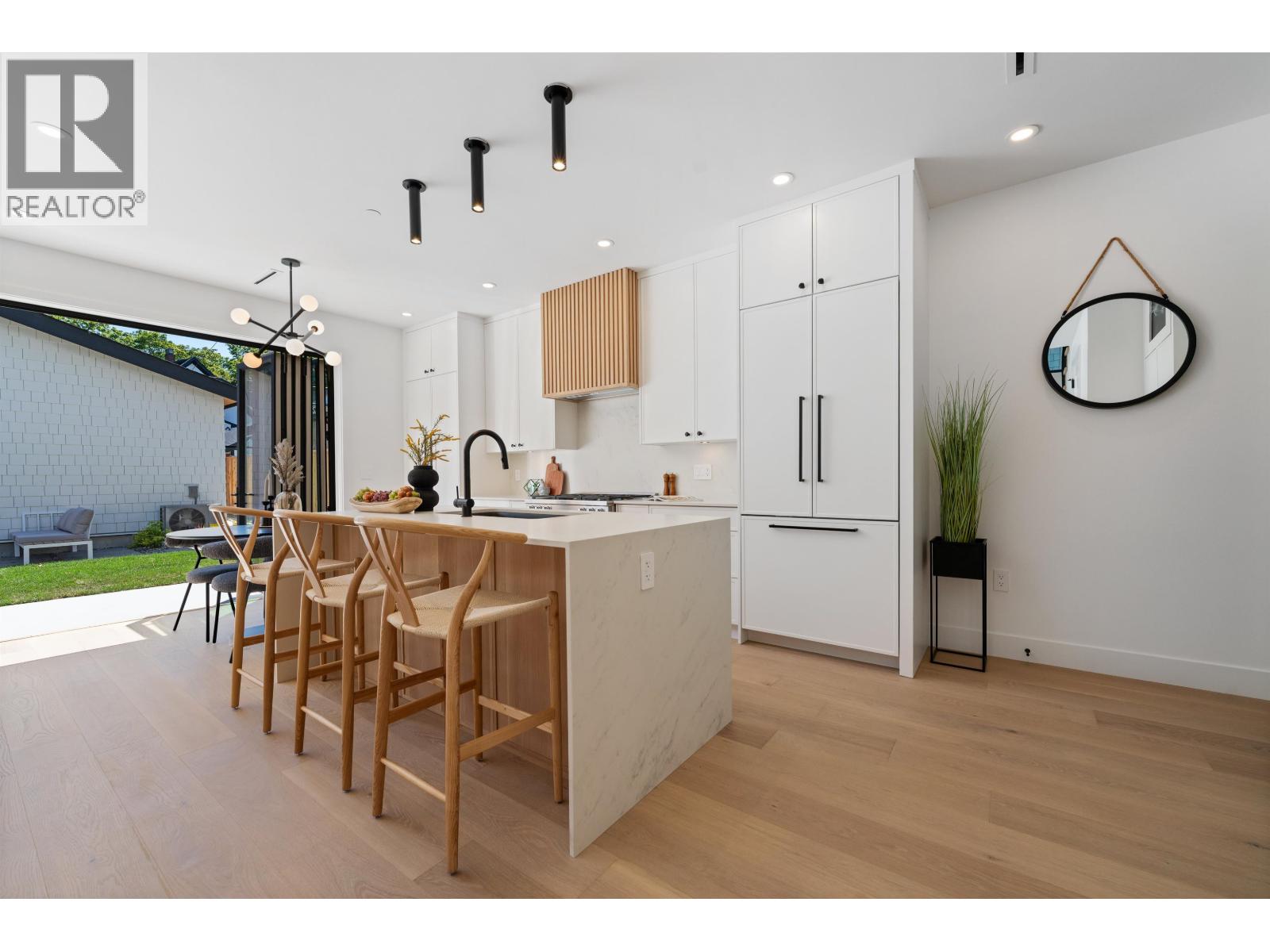 Photo 11 of 2 2846 W 12 Th Avenue, Vancouver BC
