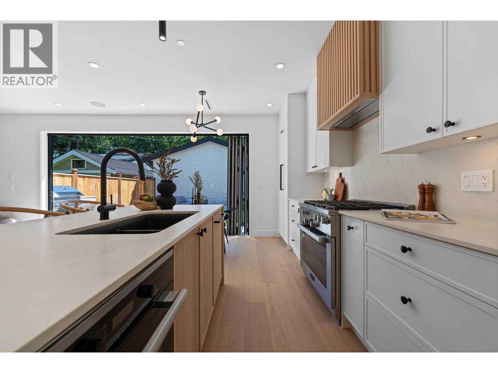 Photo 13 of 2 2846 W 12 Th Avenue, Vancouver BC