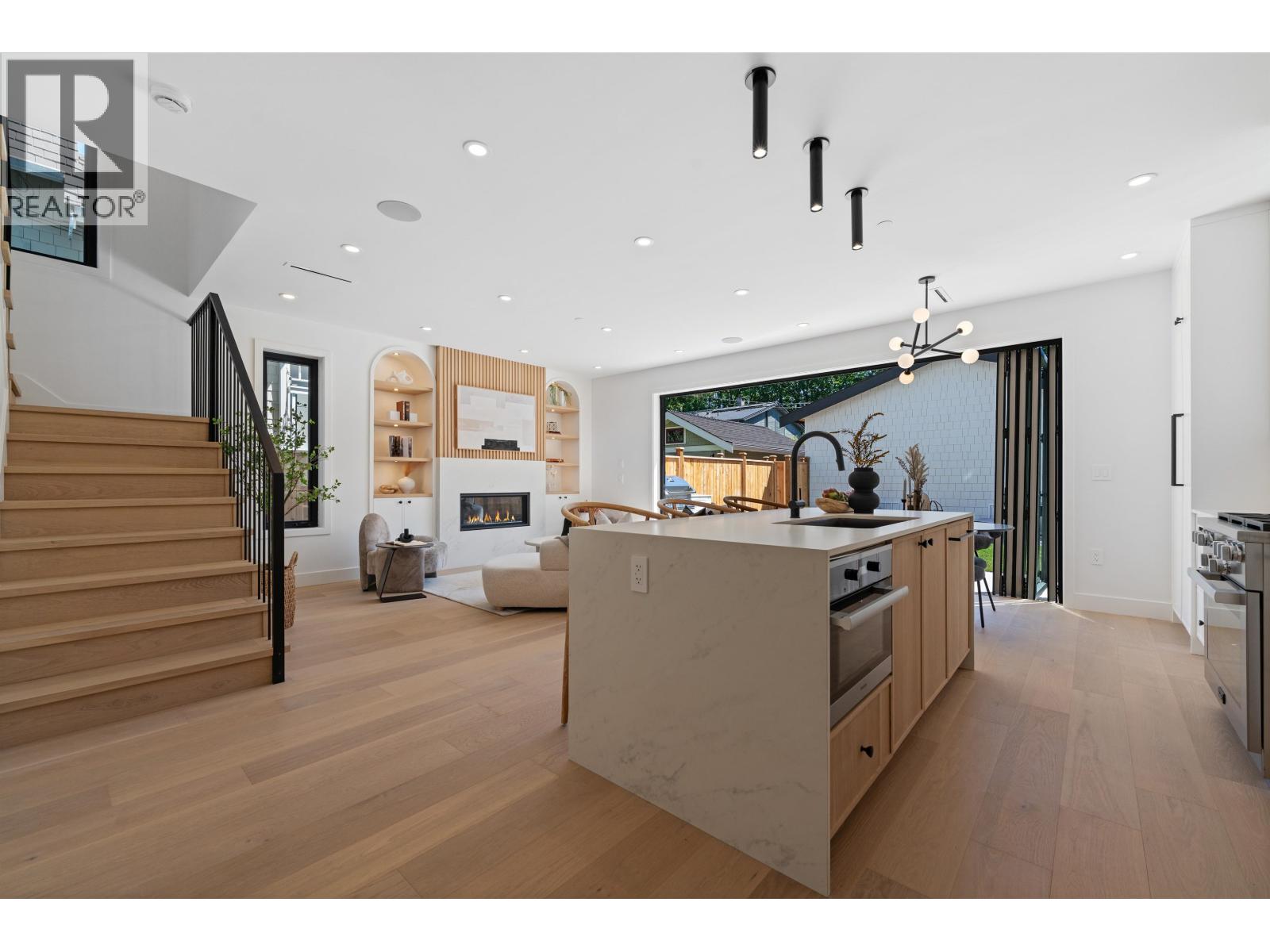 Photo 2 of 2 2846 W 12 Th Avenue, Vancouver BC