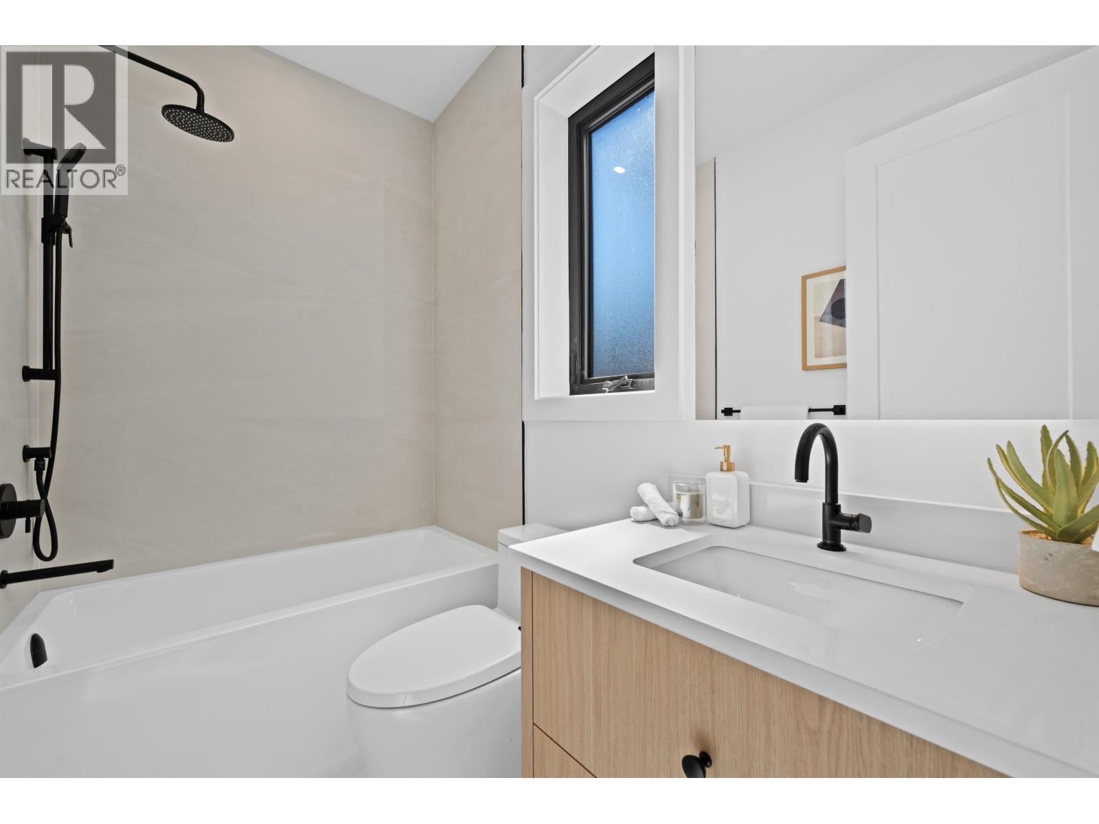 Photo 20 of 2 2846 W 12 Th Avenue, Vancouver BC