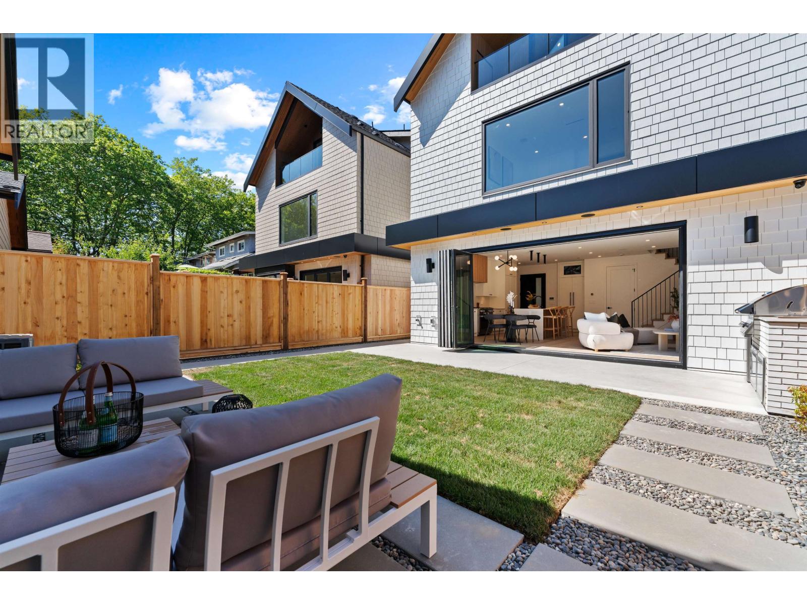 Photo 34 of 2 2846 W 12 Th Avenue, Vancouver BC