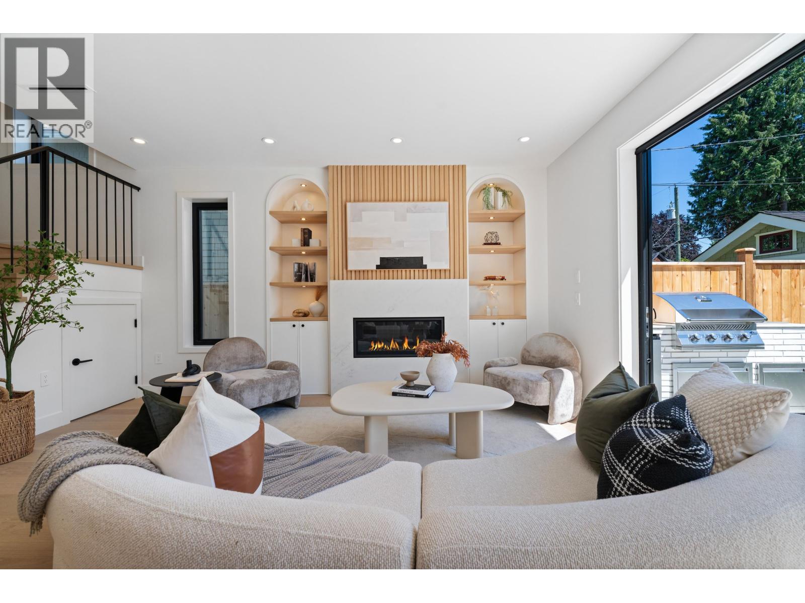 Photo 5 of 2 2846 W 12 Th Avenue, Vancouver BC