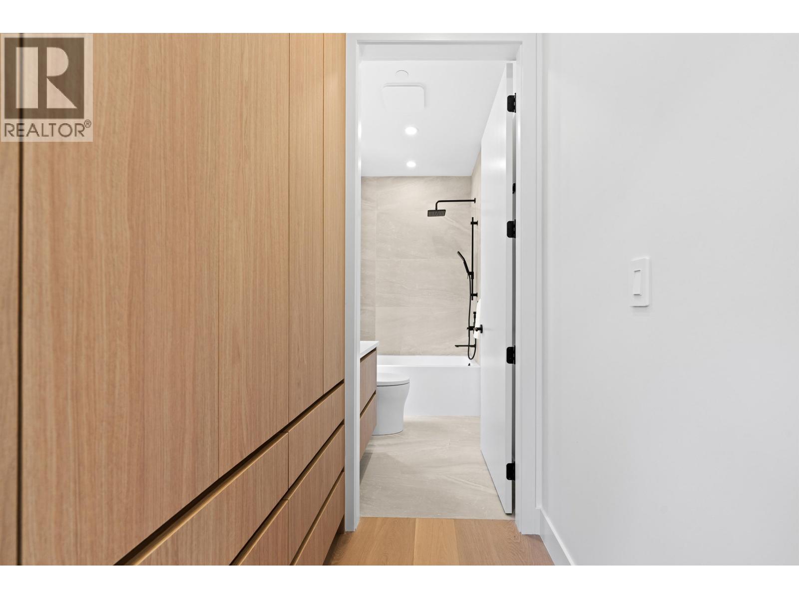 Photo 13 of 1 2858 W 12 Th Avenue, Vancouver BC
