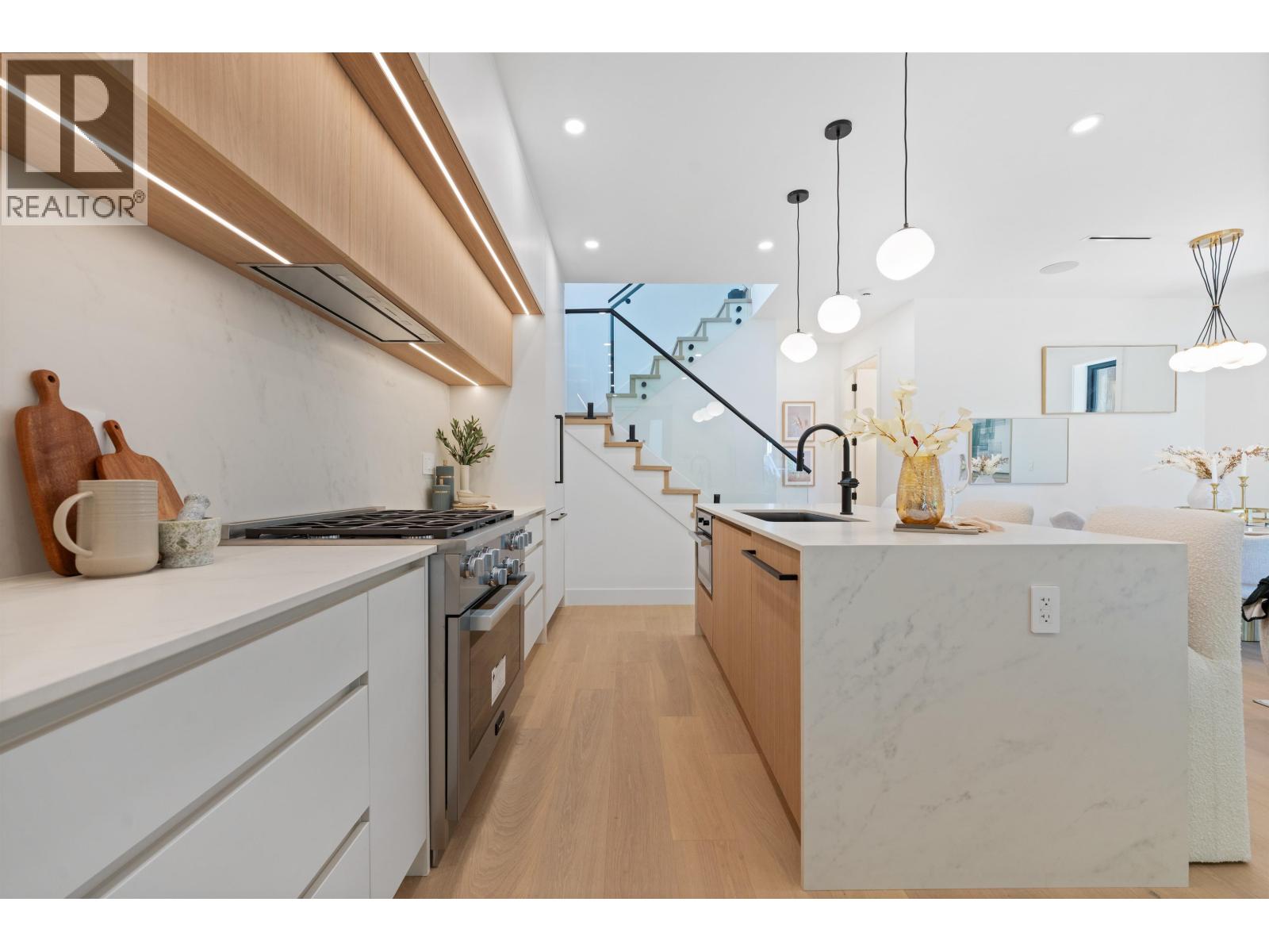 Photo 3 of 1 2858 W 12 Th Avenue, Vancouver BC
