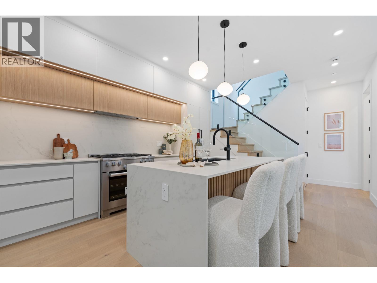 Photo 4 of 1 2858 W 12 Th Avenue, Vancouver BC