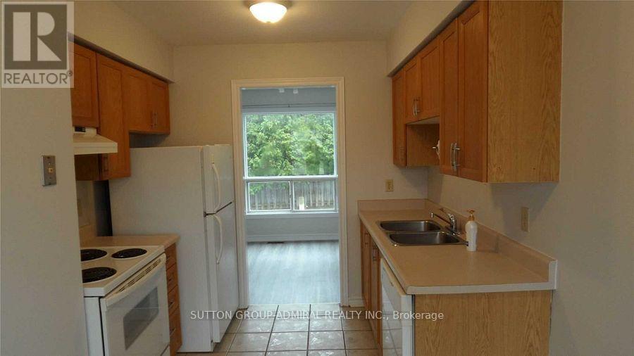 Photo 7 of 65 Delaney Crescent, Barrie ON