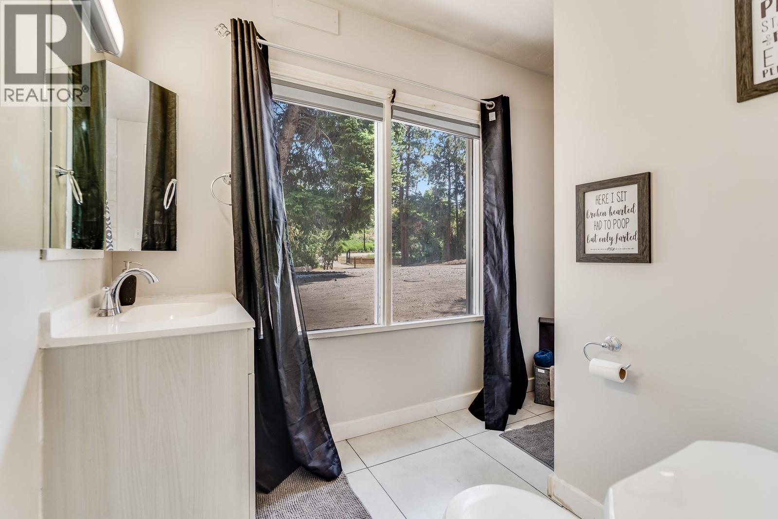 Photo 16 of 1293 Highway 33 E, Kelowna BC