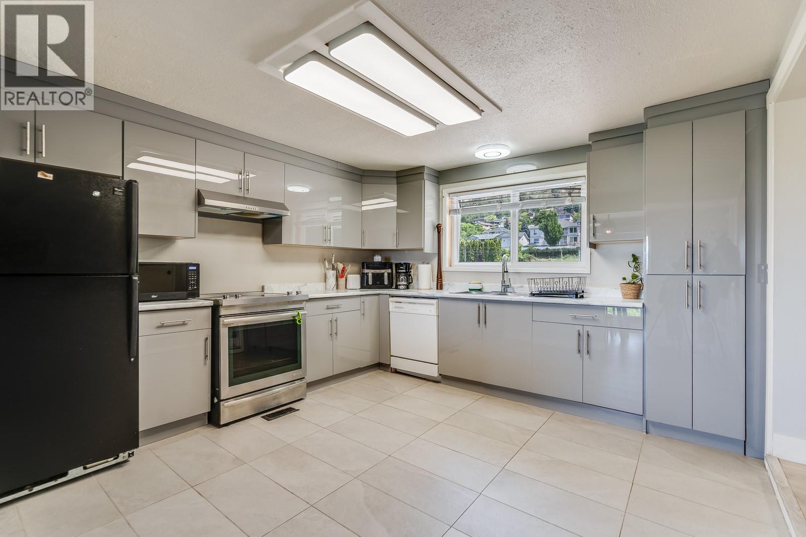 Photo 7 of 1293 Highway 33 E, Kelowna BC