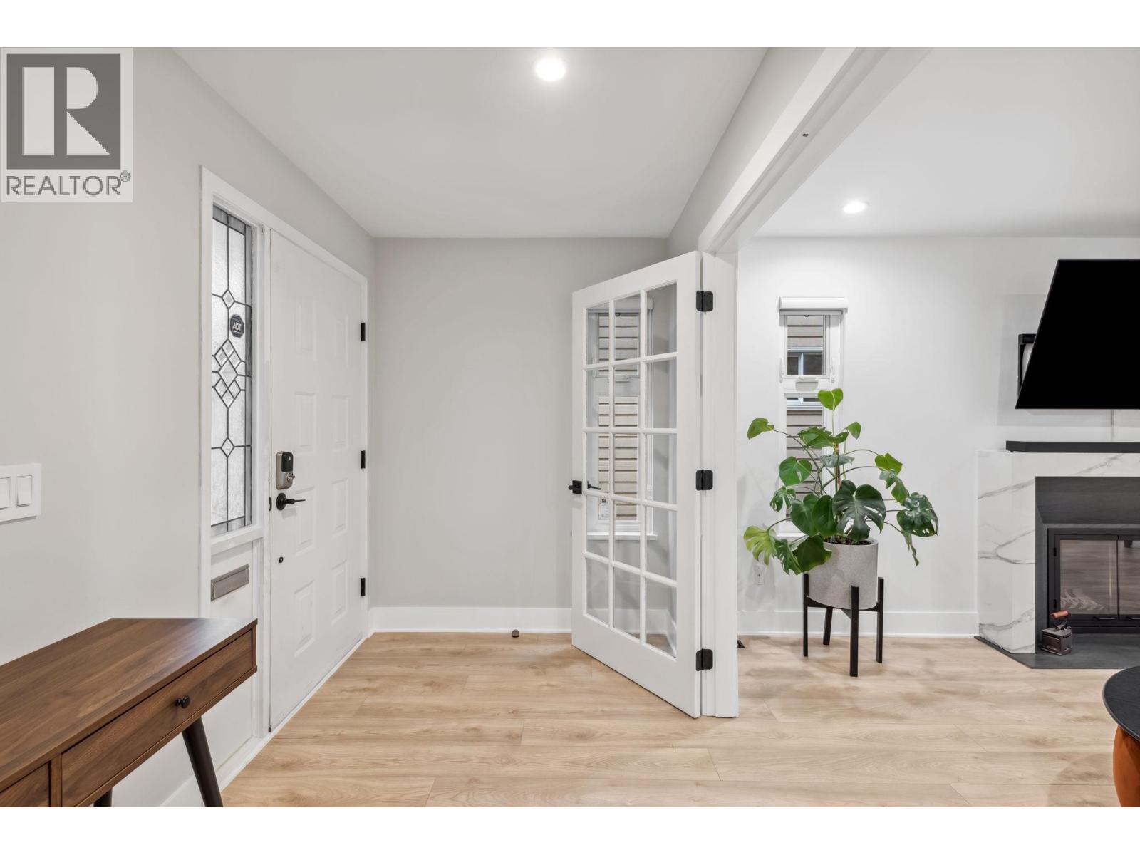 Photo 3 of 8360 Dayton Court, Richmond BC