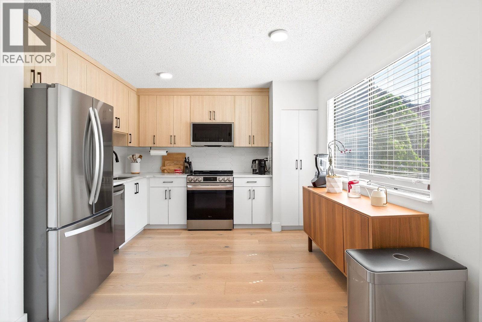 Photo 3 of 7301 Capistrano Drive, Burnaby BC