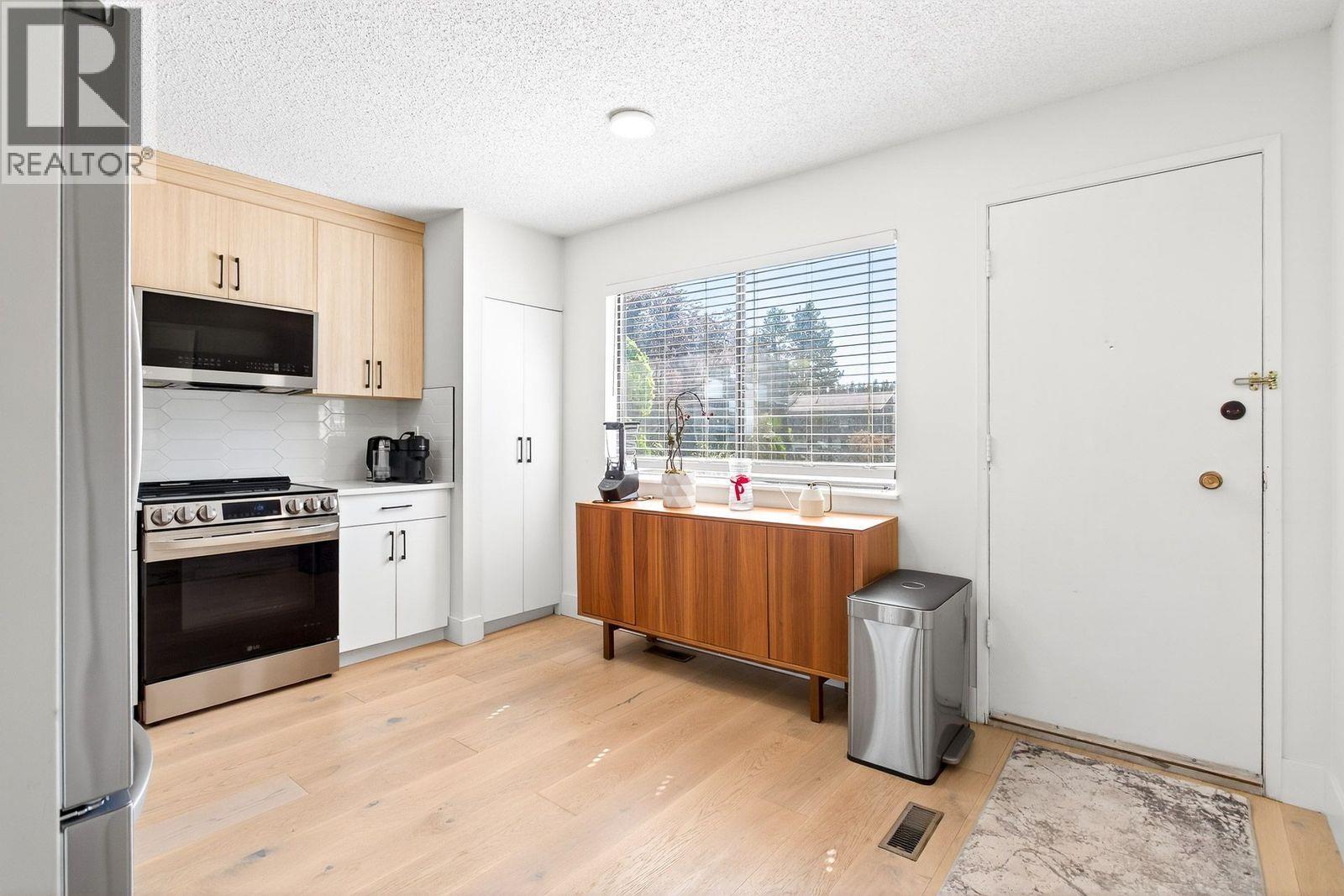 Photo 4 of 7301 Capistrano Drive, Burnaby BC