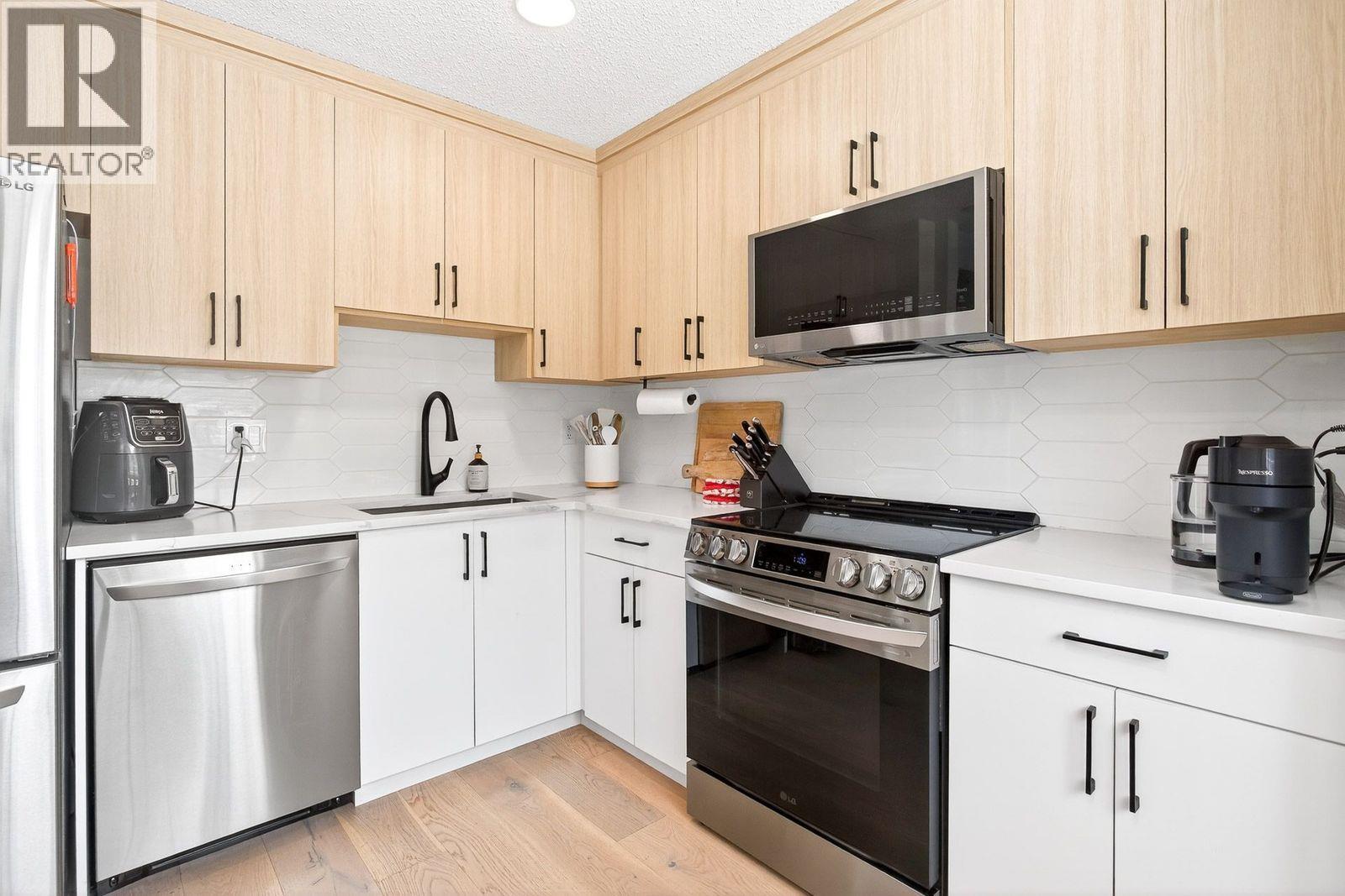 Photo 5 of 7301 Capistrano Drive, Burnaby BC