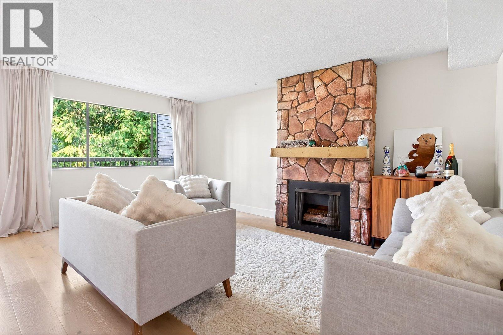 Photo 8 of 7301 Capistrano Drive, Burnaby BC