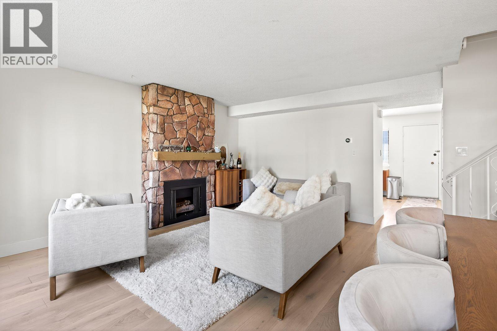 Photo 9 of 7301 Capistrano Drive, Burnaby BC