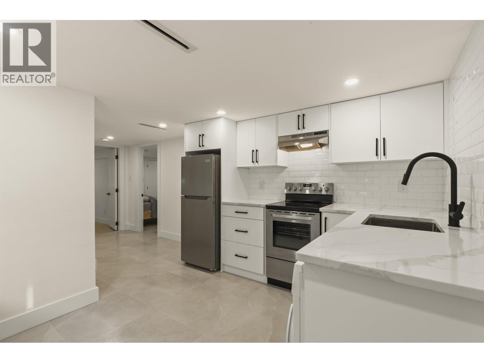 Photo 3 of 529 X Dunbar Street, Vancouver BC