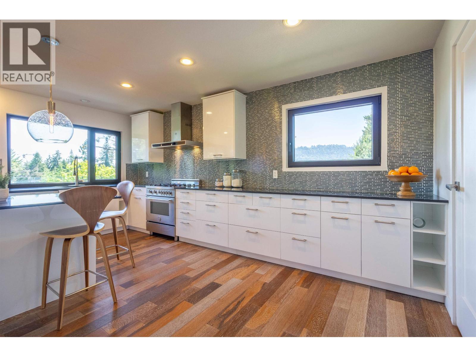 Photo 10 of 302 Oxford Drive, Port Moody BC