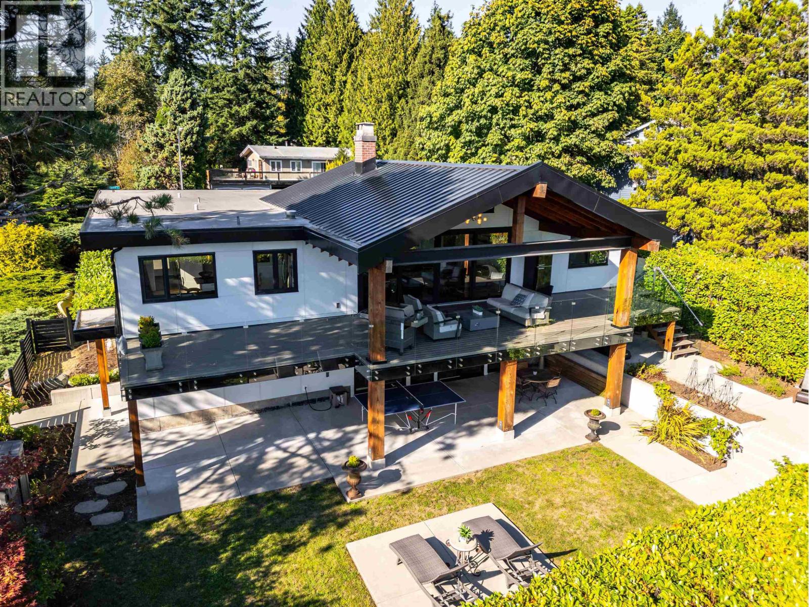 Photo 1 of 302 Oxford Drive, Port Moody BC