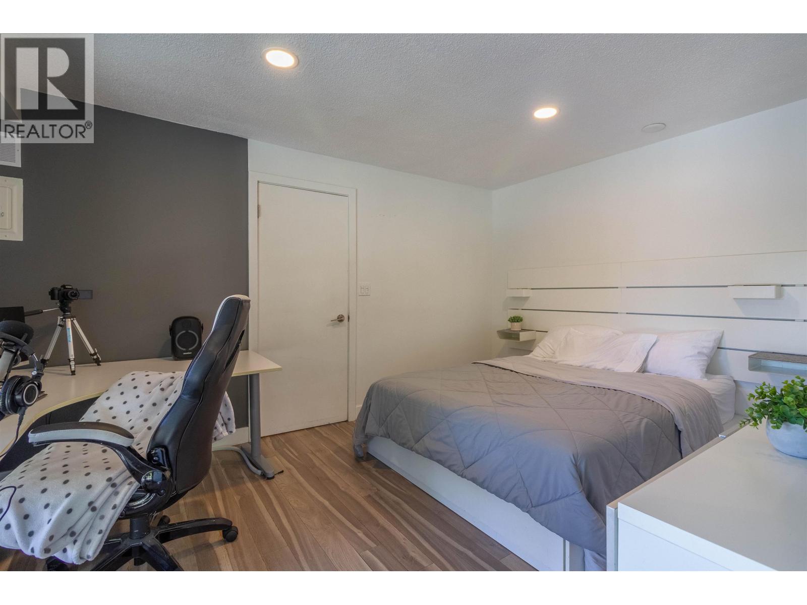 Photo 31 of 302 Oxford Drive, Port Moody BC