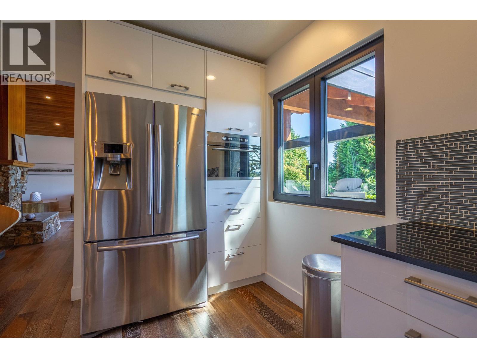 Photo 7 of 302 Oxford Drive, Port Moody BC