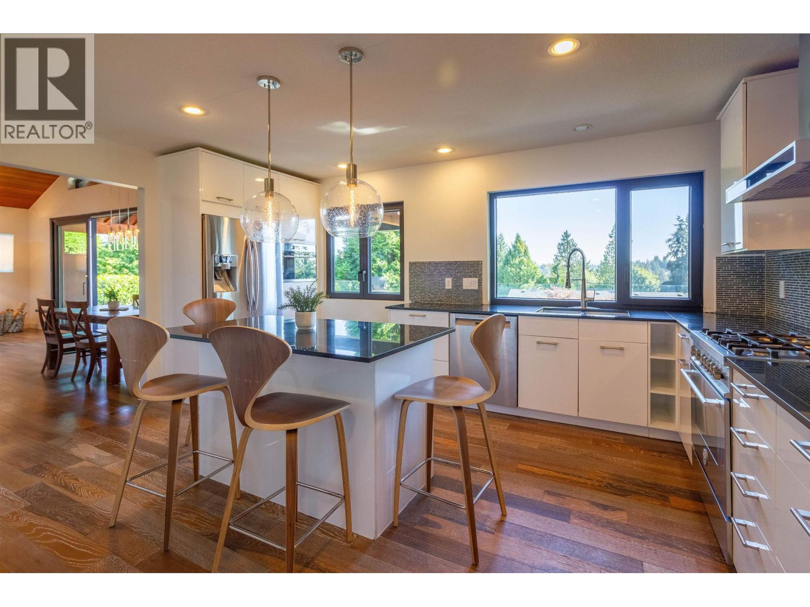 Photo 5 of 302 Oxford Drive, Port Moody BC