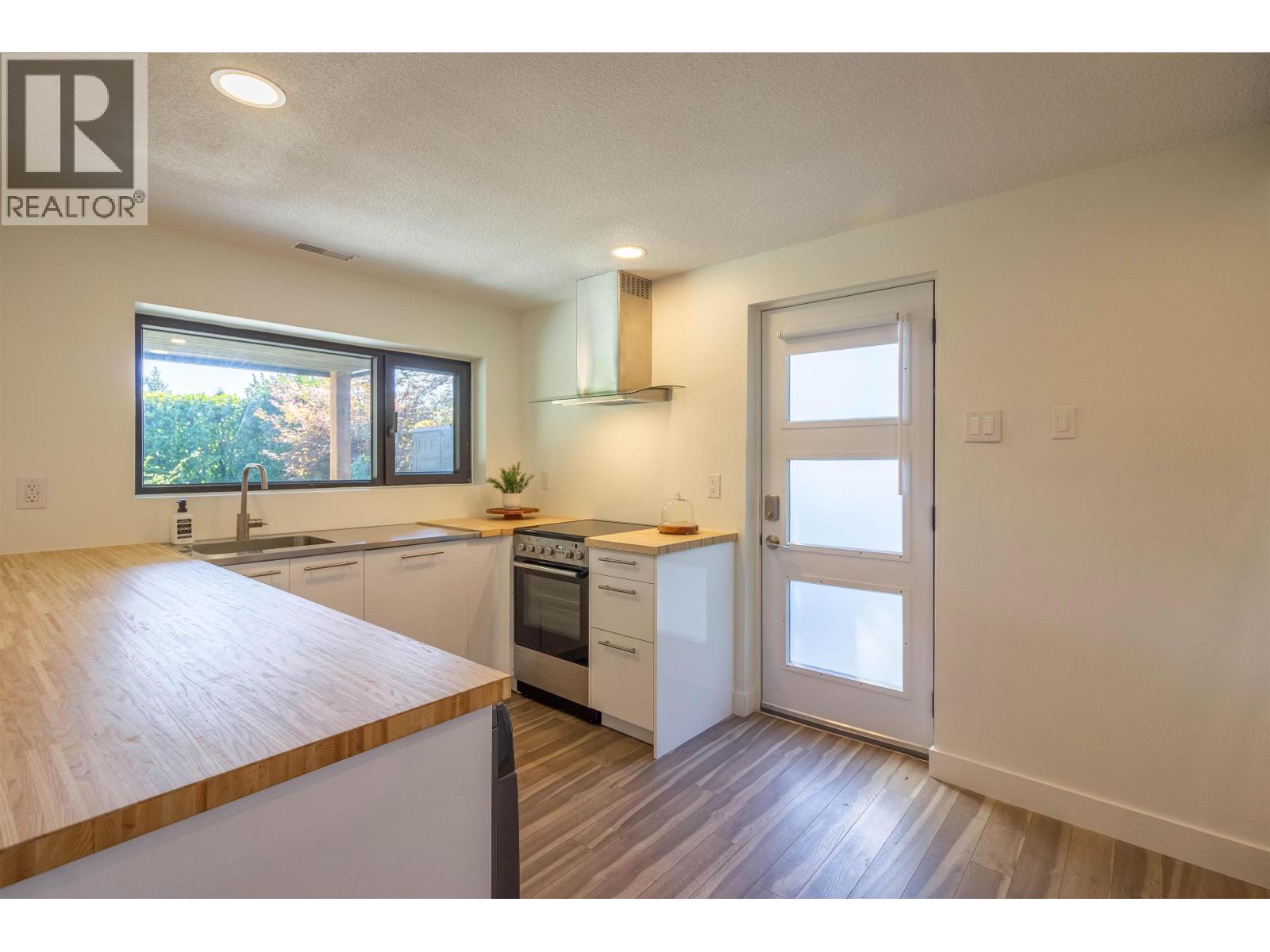 Photo 29 of 302 Oxford Drive, Port Moody BC