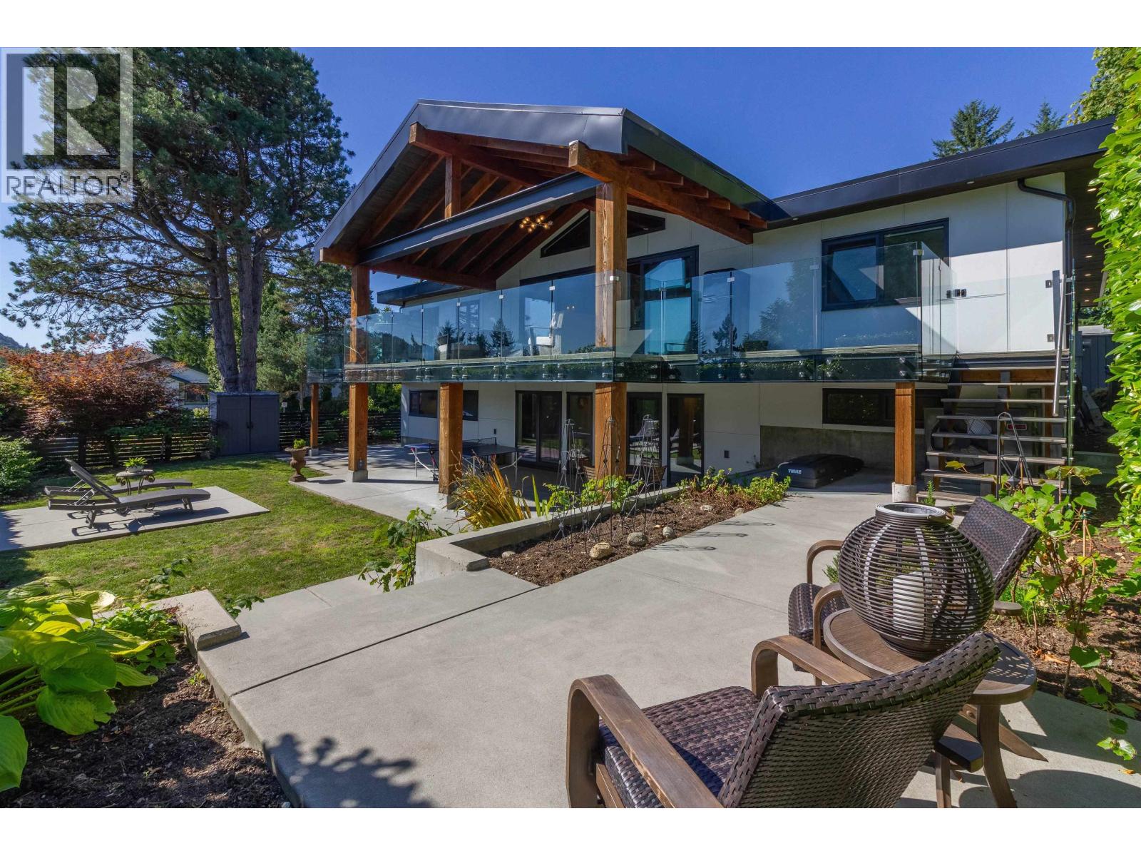 Photo 37 of 302 Oxford Drive, Port Moody BC