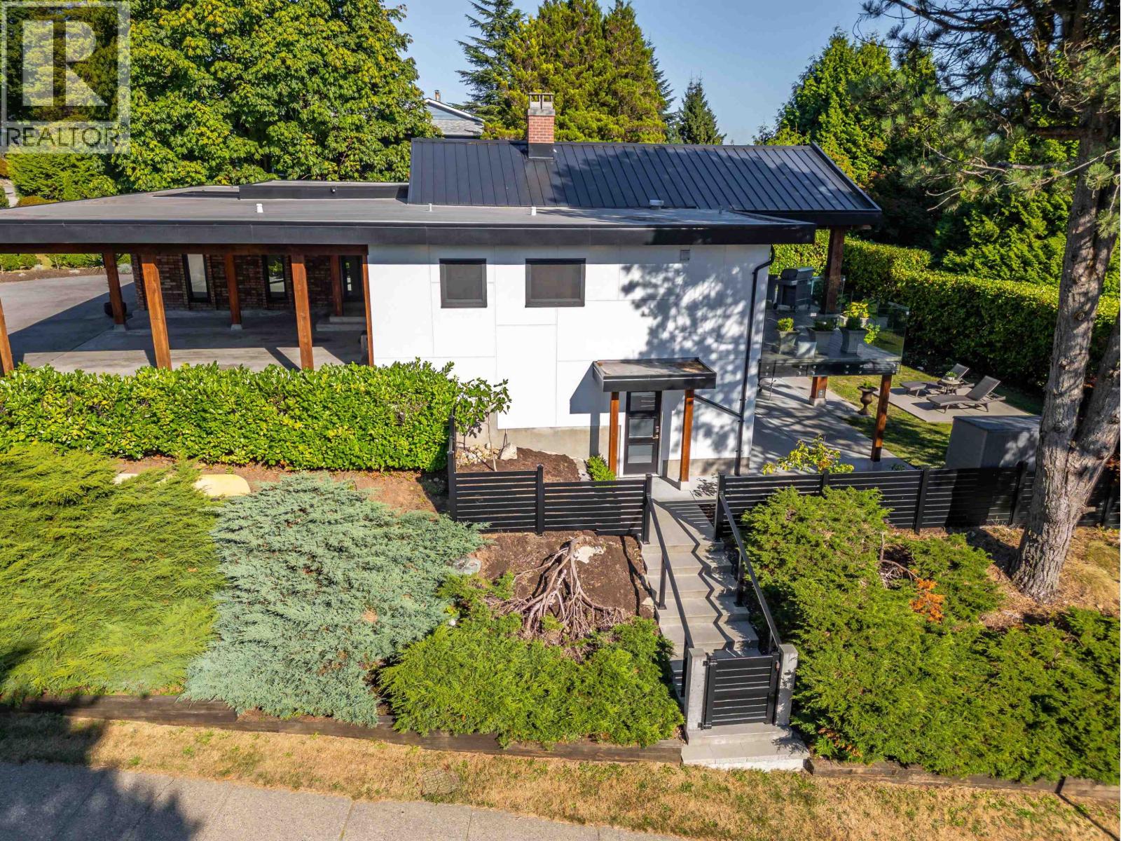 Photo 33 of 302 Oxford Drive, Port Moody BC