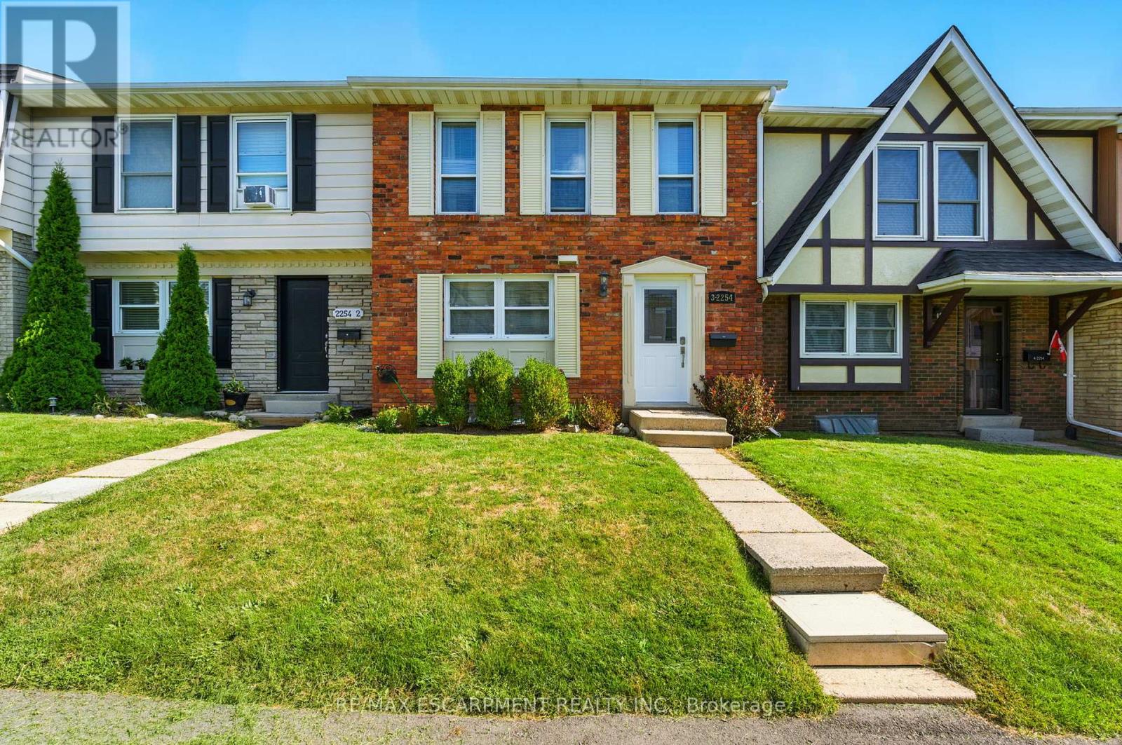 Photo 1 of 3 2254 Upper Middle Road, Burlington ON