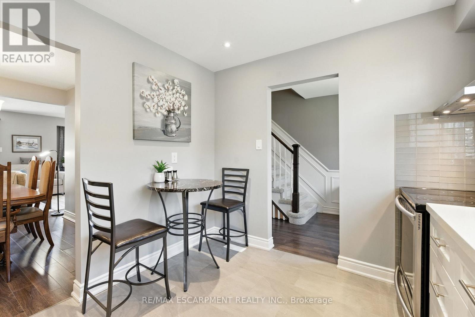 Photo 11 of 3 2254 Upper Middle Road, Burlington ON