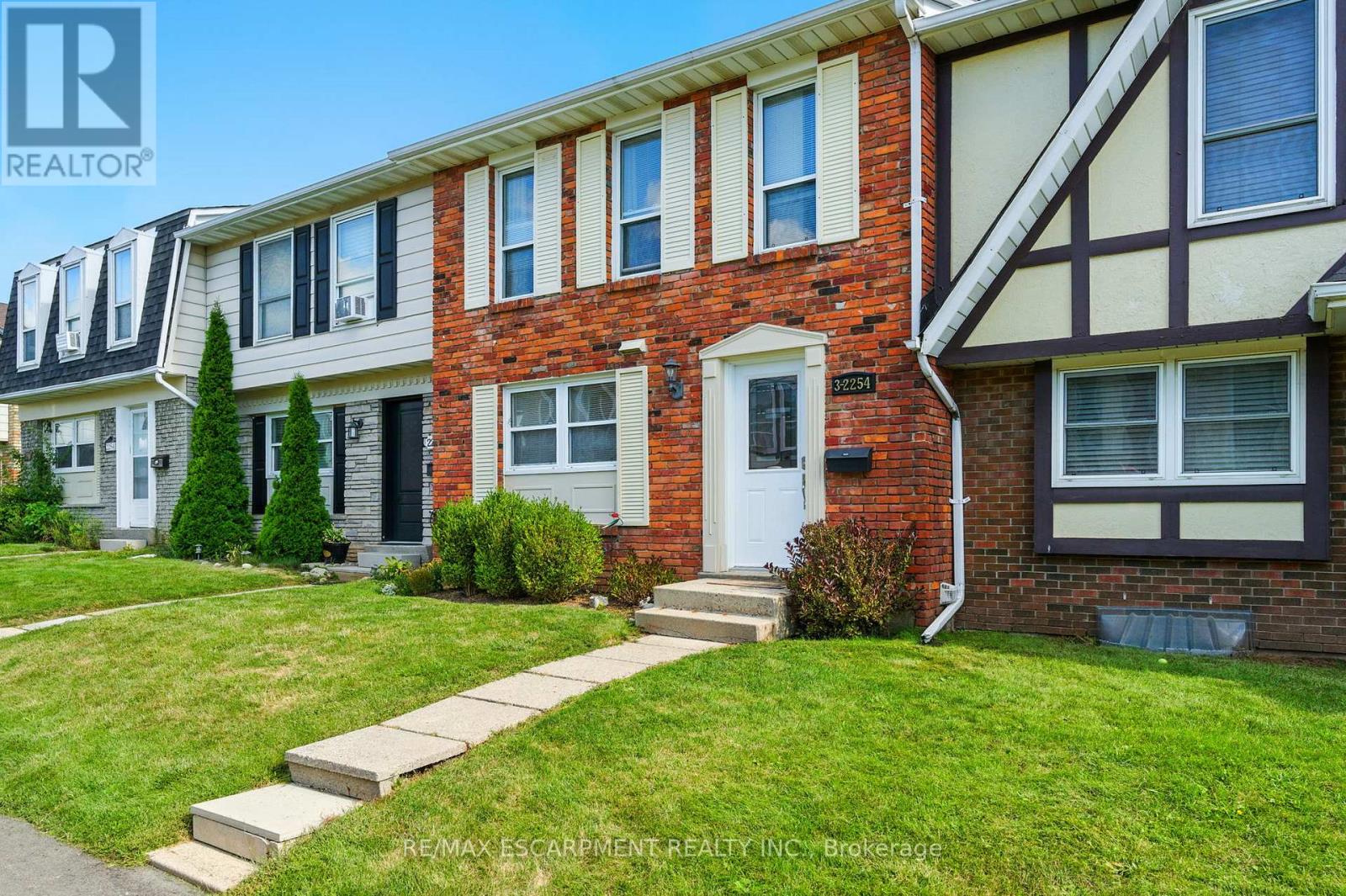 Photo 2 of 3 2254 Upper Middle Road, Burlington ON