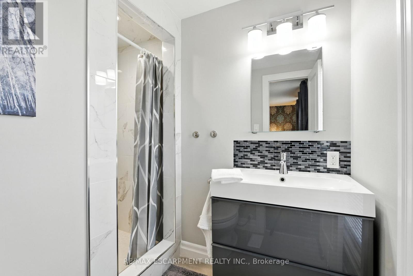 Photo 25 of 3 2254 Upper Middle Road, Burlington ON